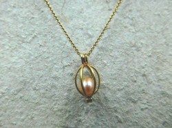 14 K GE 17.25" CHAIN, WITH PEARL IN CAGE NECKLACE